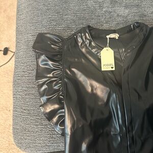 JODIFL Shiny Black Puff Sleeve Top
